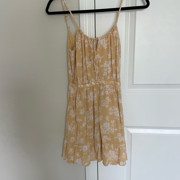 Yellow abercrombie dress size XS - Picture 1 of 2